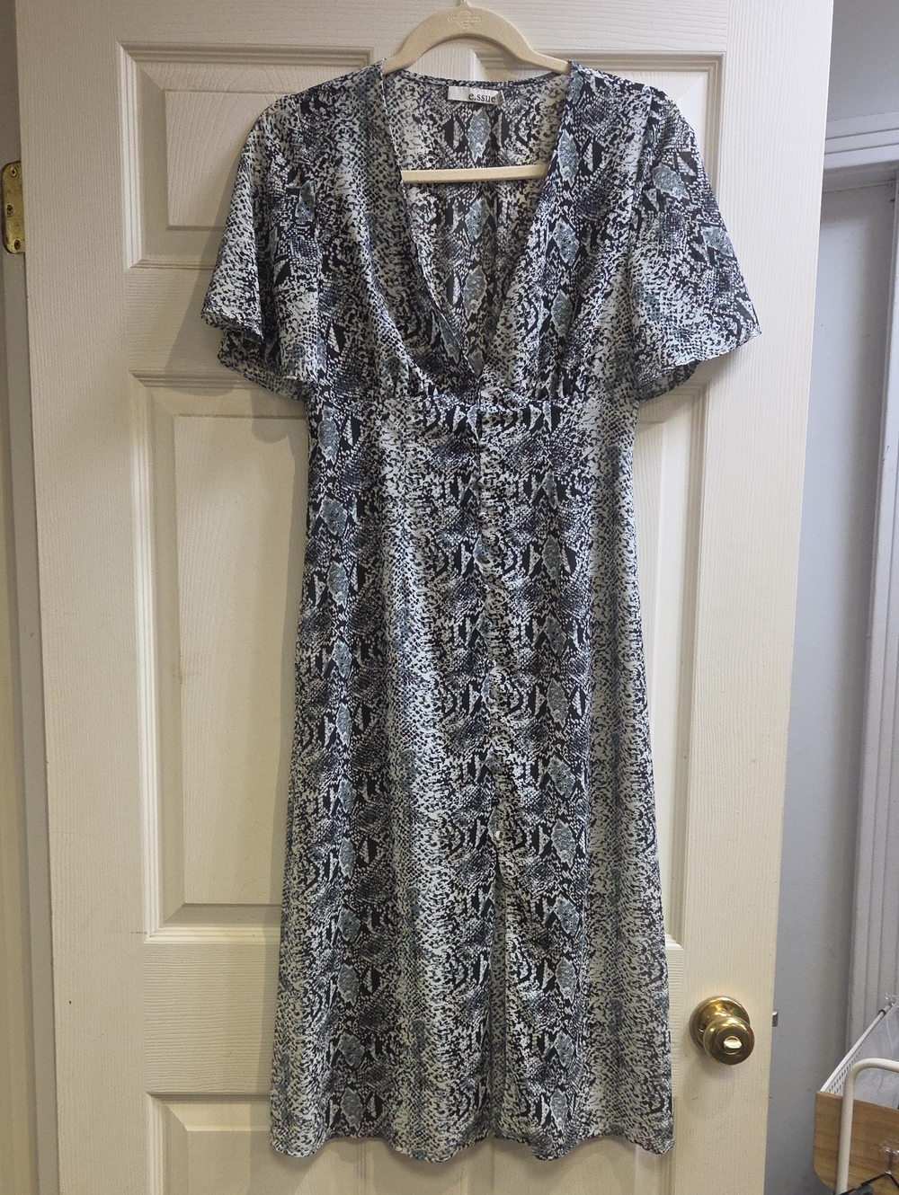 essue Black and White Snake-Print Midi Dress with V-Neck